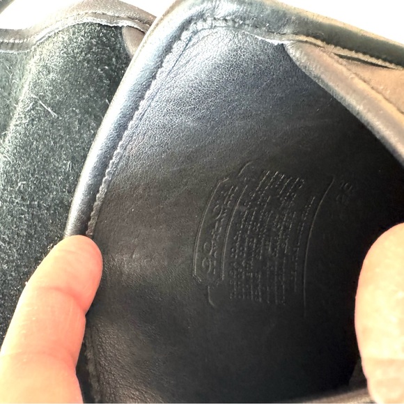 Vintage Coach black leather 1990s crossbody scooter bag with turn lock closure - Picture 6 of 6